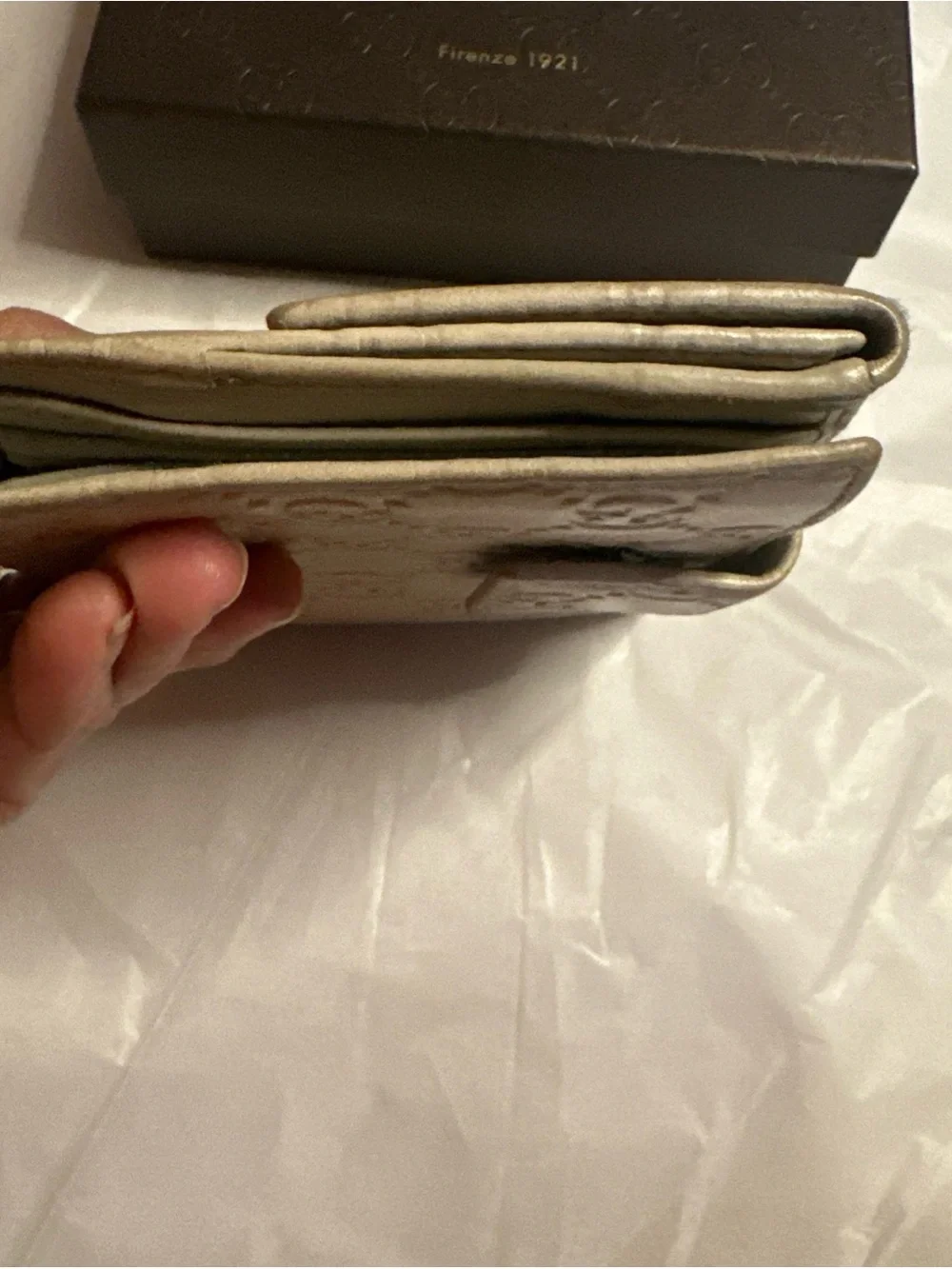 Gucci Cream Embossed GG Bow BiFold Leather Wallet with Box - Picture 9 of 14